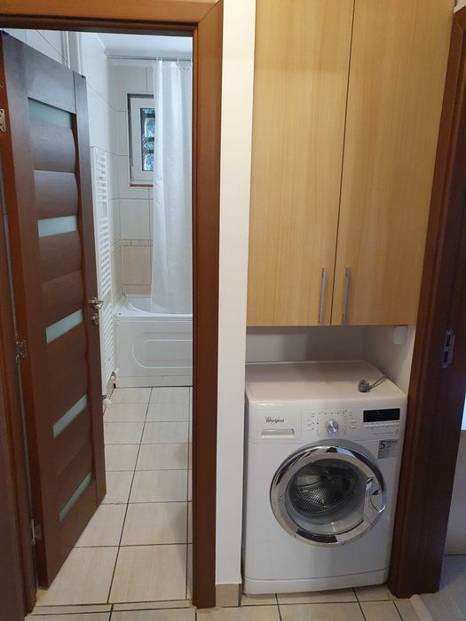 Inchiriez apartament 4 camere in zona 22 Decembrie , Targu-Mures, la 10 minute de UMFSt si Spitalul judetean.