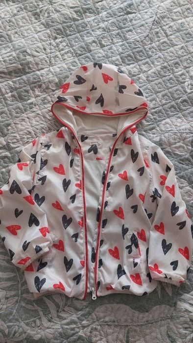 Продам ветровку  на девочку