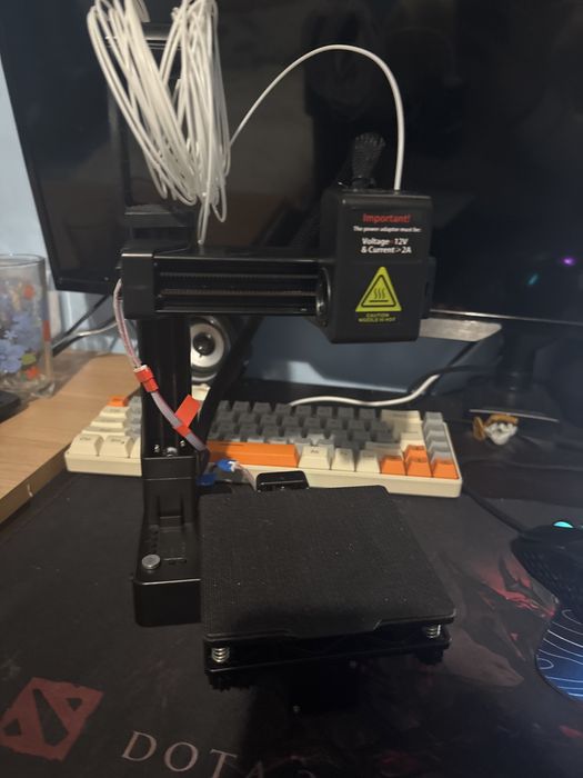 Продавам триде принтер