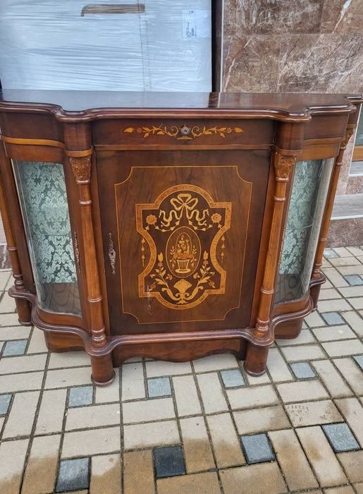 Изключително красив италиански шкаф