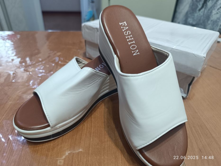 Продам босоножки
