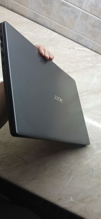 Acer NOUTBUK kompyuter sotiladi.