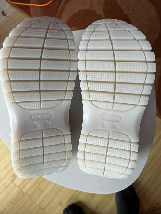 Slapi Crocs classic Mega clog Bej