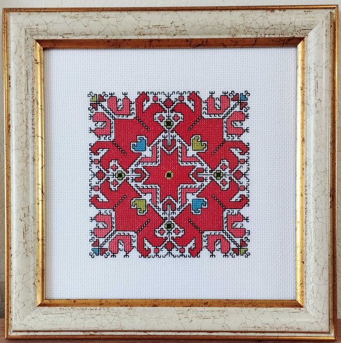 Ръчно бродирана българска шевица