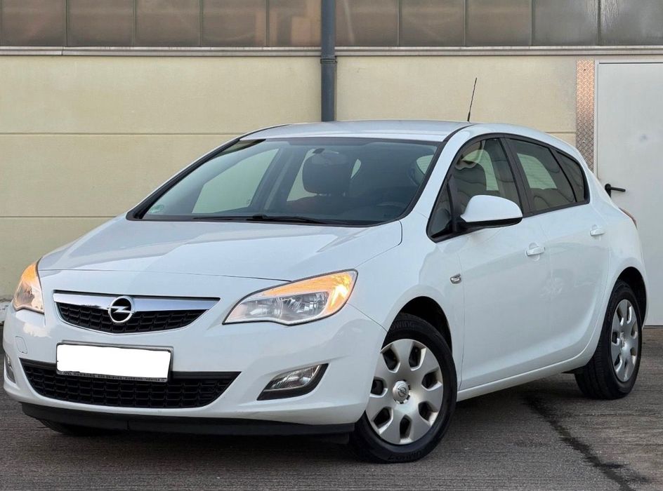 Opel Astra Opel Astra 1.6i 2011 EURO 5