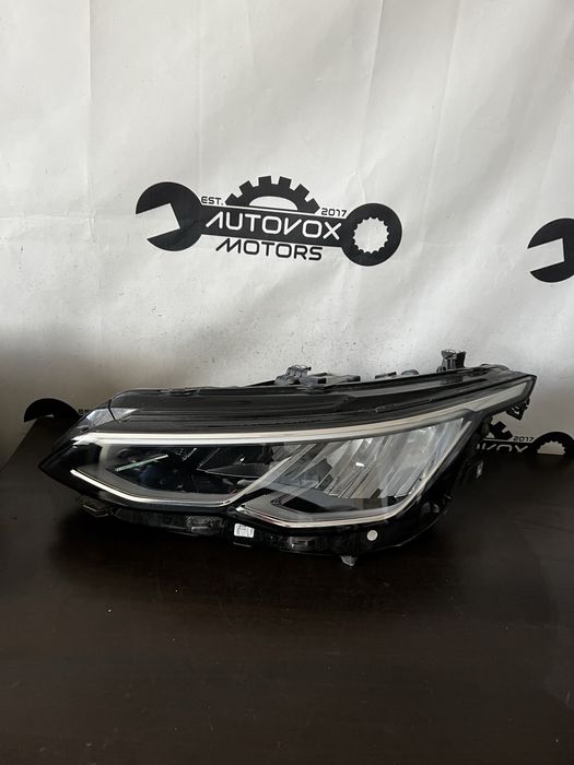 Far stanga full led Vw Golf 8