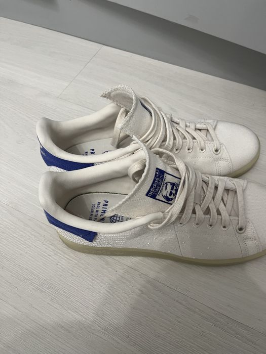 Продам новые белые кеды Adidas