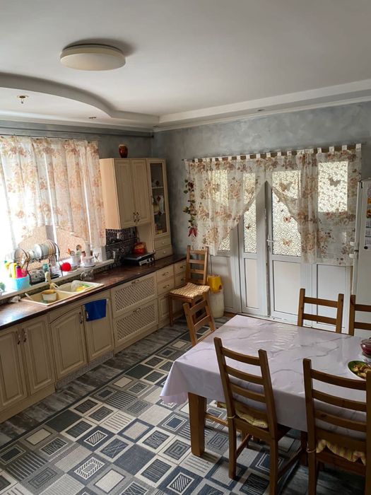 Продается частный дом в 10 мкр 300 м2