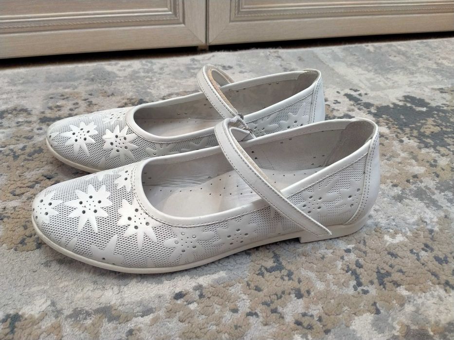 Продам туфли на девочку