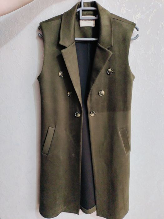 Продам жилетку (длинная)