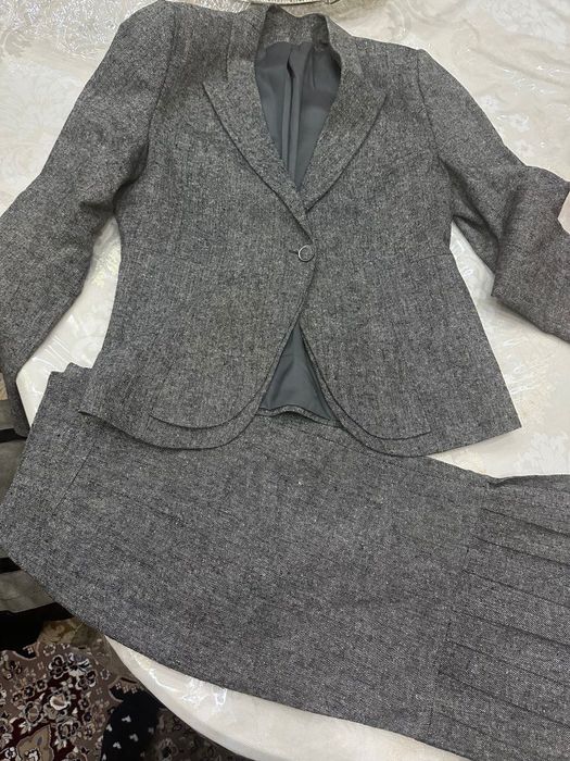 Новый Женский костюм  40-42 шерсть Турция