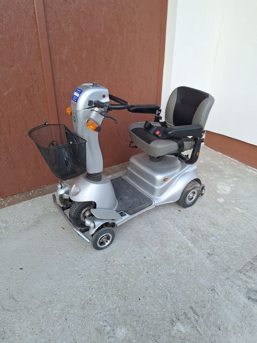 Triciclu, scuter electric. Quingo Clasic. Trebuie 2 baterii