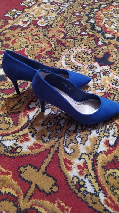 Продам туфли замш новые