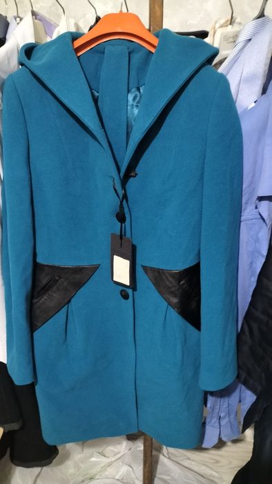 Продаётся пальто новые