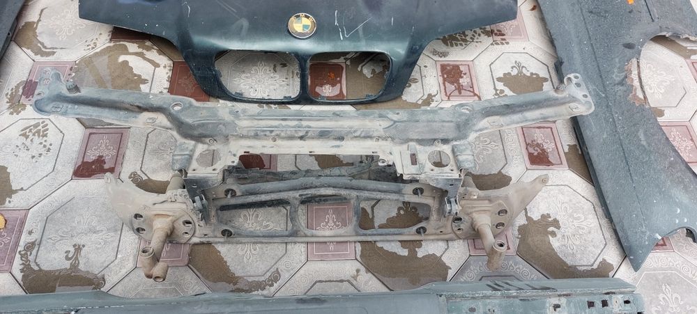 От БМВ 323 капот крыло бампер телевизор