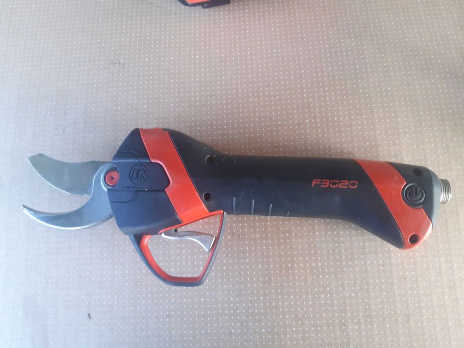 INFACO F3020- Професионална акумулаторна ножица