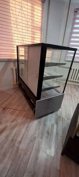 Продам витринный холодильник