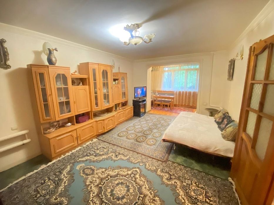 Продаётся 3-х комнатная. Космонавт, Ражабий