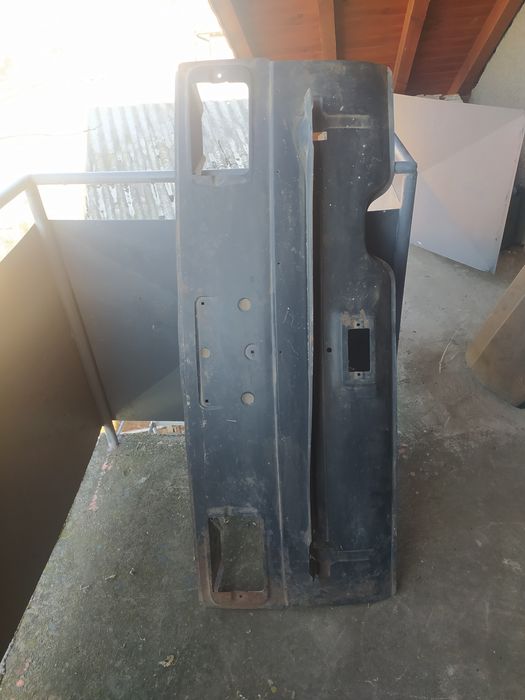 Продавам врата калник и задна престилка за автомобил лада 2104