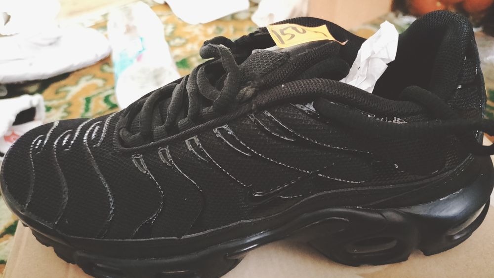 Продам новые кроссовки