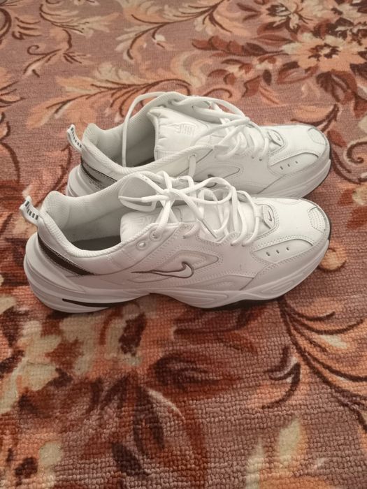 Продам кроссовки