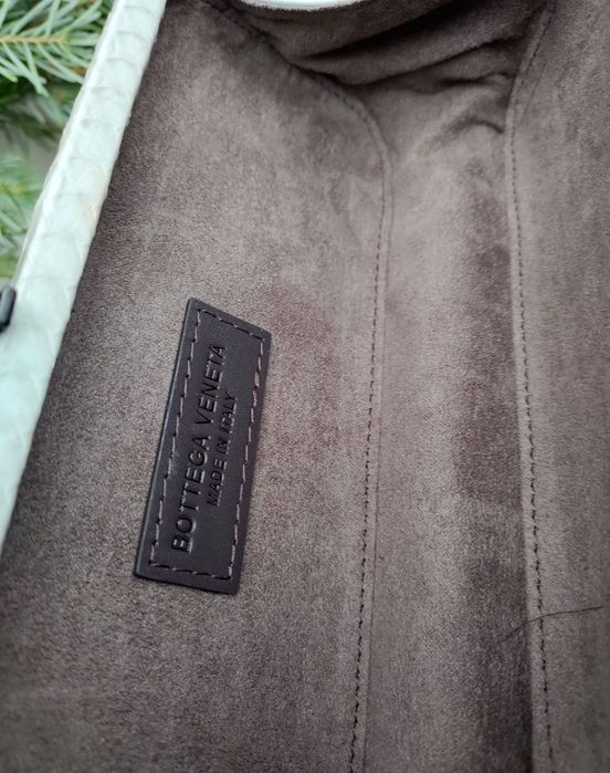 Geanta de Lux unicat pentru mireasă creat de Bottega Veneta