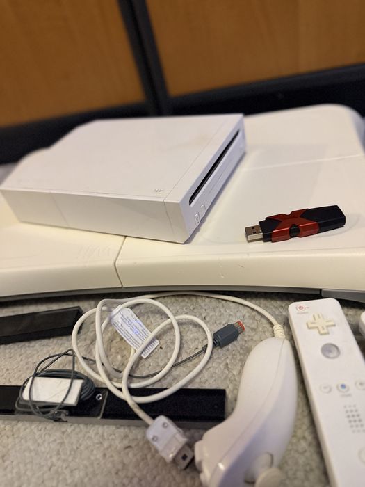 Vând consolă Nintendo Wii modată – pachet complet, perfect funcțional