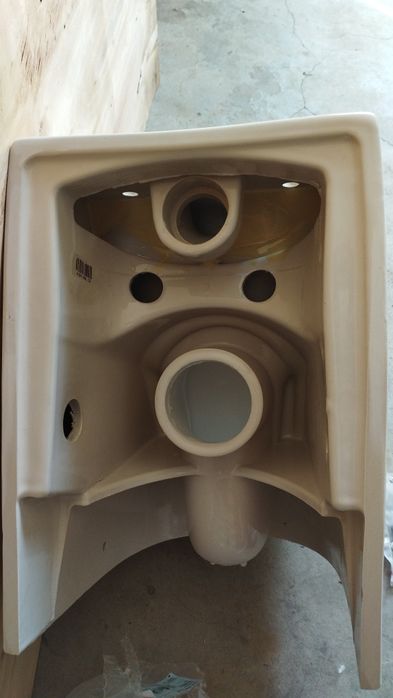 Продавам  нови тоалетни чинии за вграждане