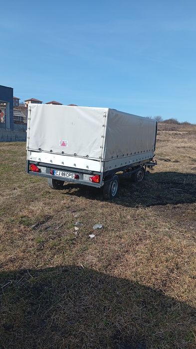 Remorca cu prelata