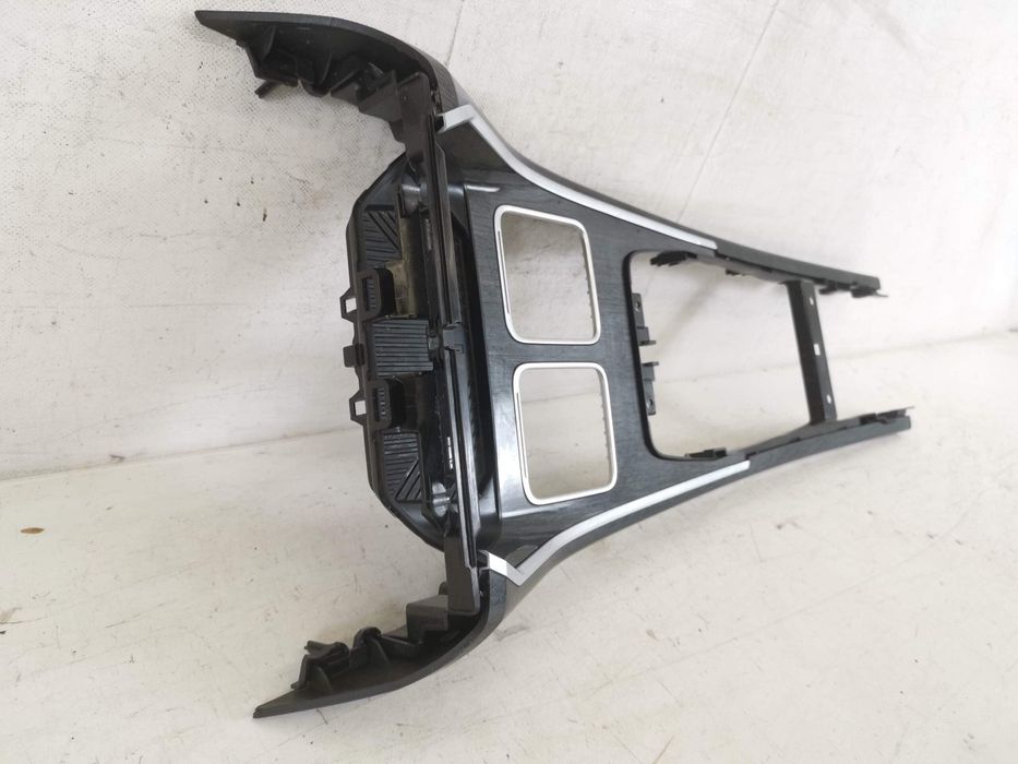 Декоративна Лента за Конзола БМВ i7 G70 Оригинална в Добро Състояние /