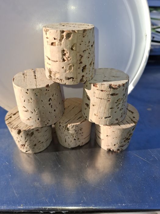 Продавам коркови тапи