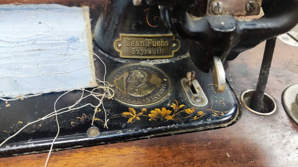 Антична шевна машина VICTORIA