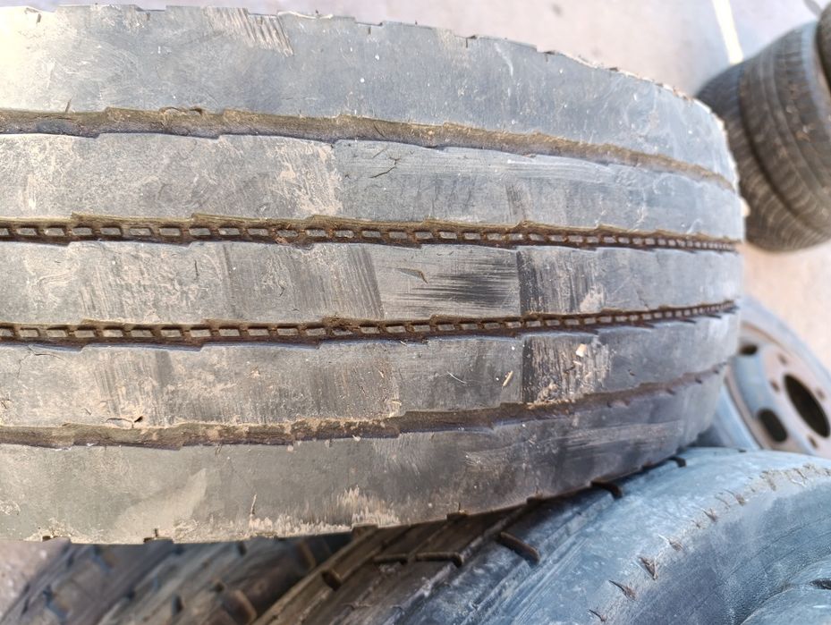 235/75/R17.5 продам одну шину