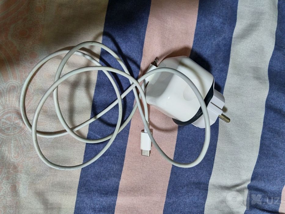 iPhone zaryadlash qurilmasi