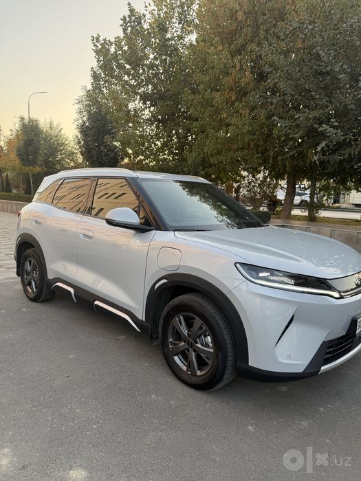 BYD Yuan Up гибрит