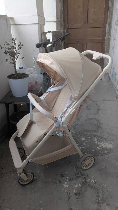 Детская прогулочная коляска