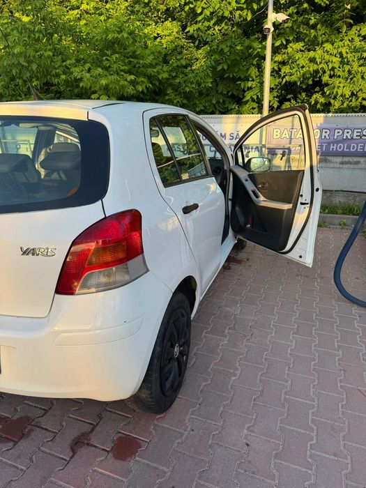 Vind toyota yaris