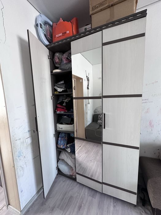 Большой шкаф для одежды