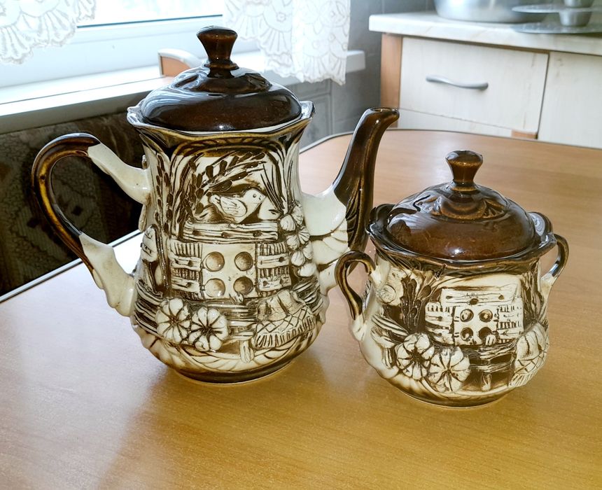 Продам заварник и сахарницу.