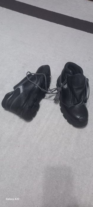 Продаю ботинки  летние