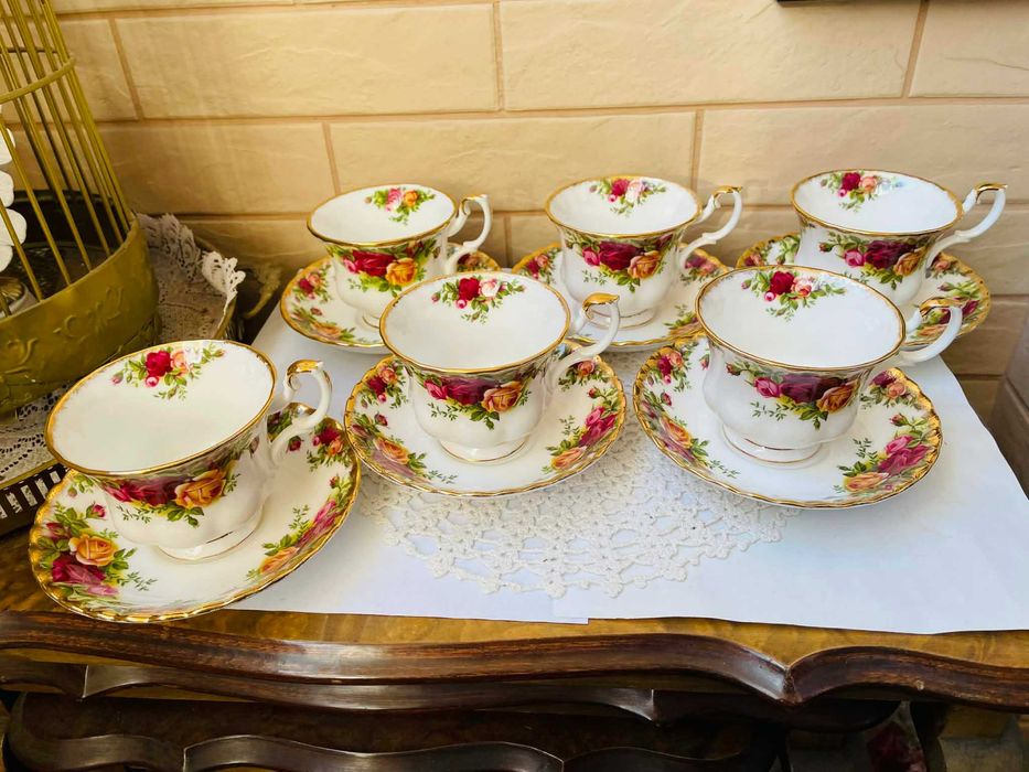 ROYAL ALBERT красив двоен сет от костен порцелан от Англия