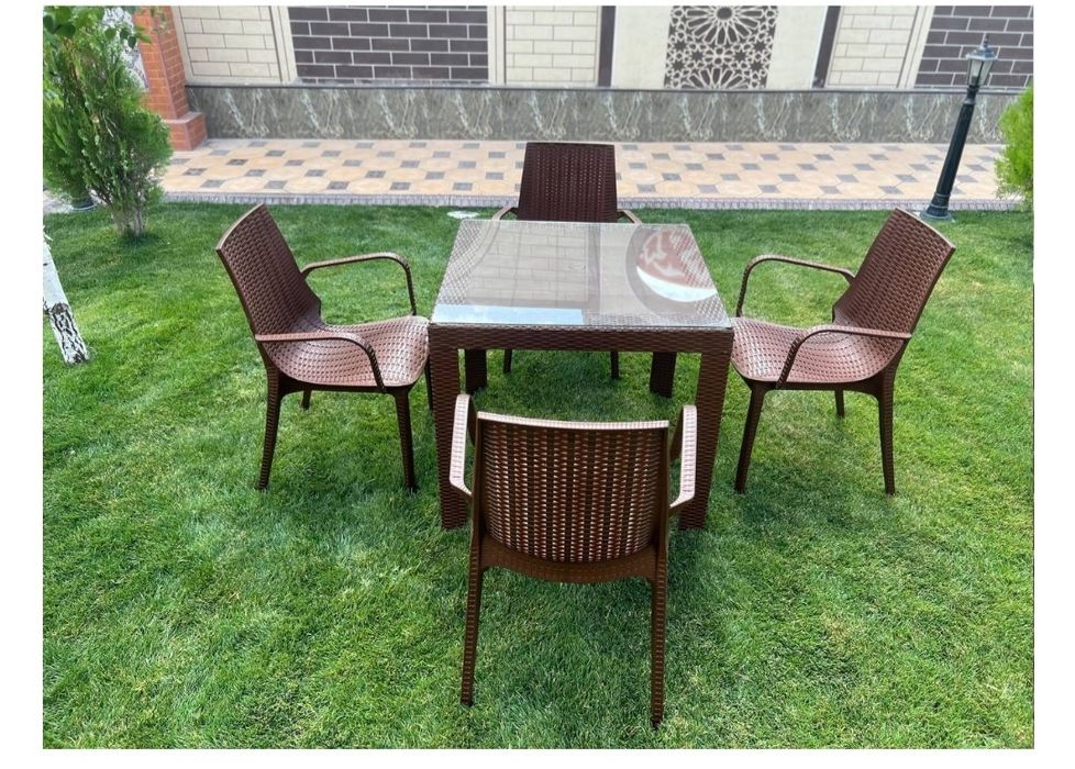 Столы стулья для кафе баров ресторанов