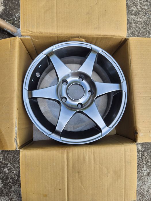 Джанти с гуми за платформа, ремарке