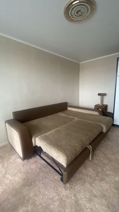 Диван б/у коричневый