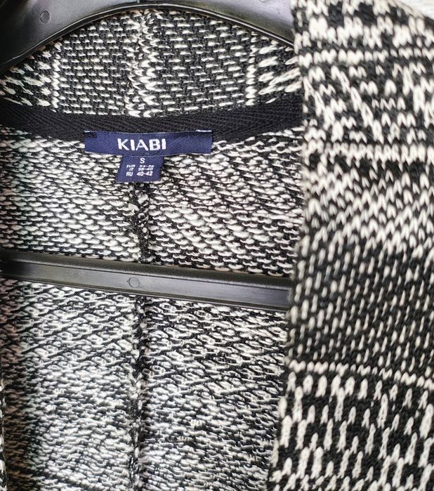 Cardigan lejer cu ciucuri