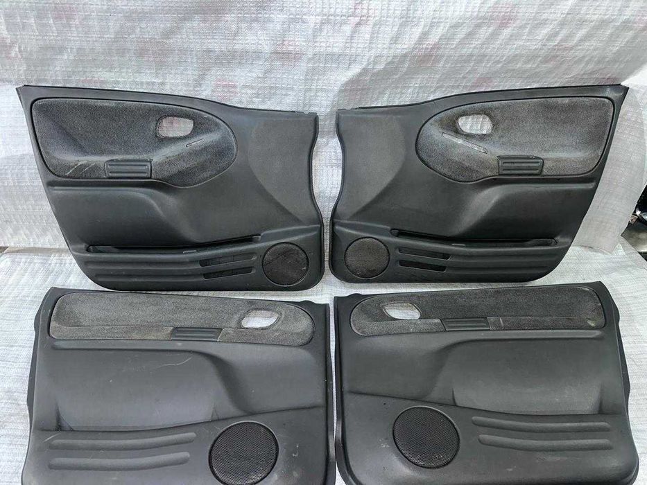 Обшивки дверей комплект Suzuki Grand Vitara с 1998-05 год , из Японии