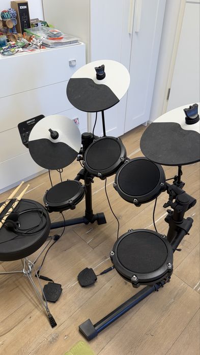 Tobe electronice Alesis Debut Kit