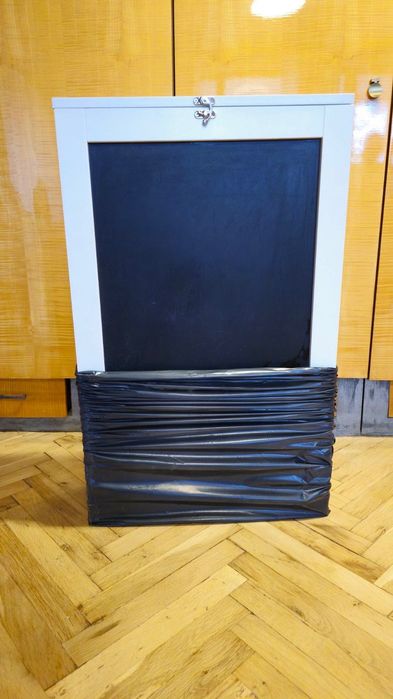 Сгъваемо бюро с черна дъска