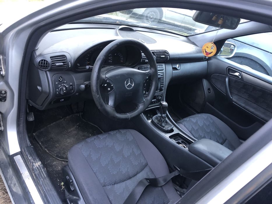 Vind sau dezmembrez Mercedes C200