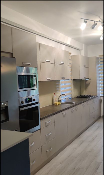 De inchiriat apartament cu 3 camere